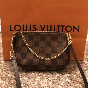 Louis Vuitton mini pochette
